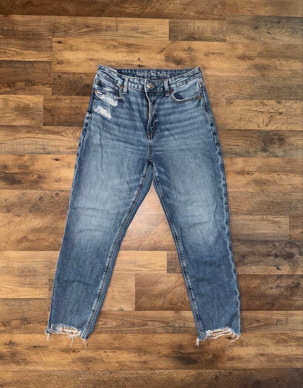 American Eagle women’s STRIGID distressed mom blue jeans